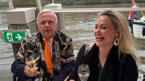 Harry Mens (75) is ’heel blij’ met nieuwe liefde (40)